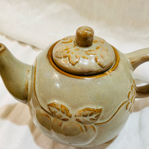 Small teapot and cup stackable combo set. Can steep a single cuppa tea & reserve - Picture 10 of 11